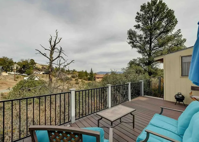 Cozy With View From Large Deck *